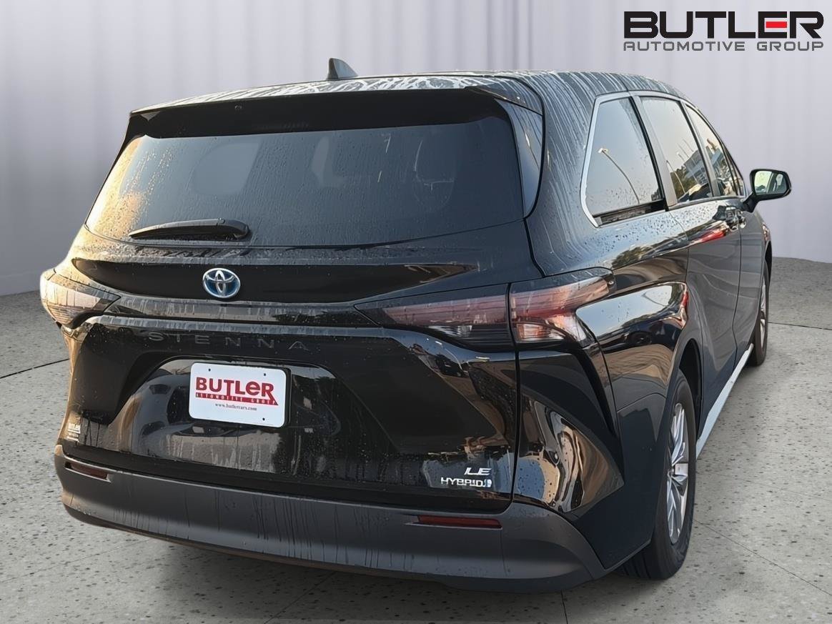 Used 2023 Toyota Sienna LE FWD image 5