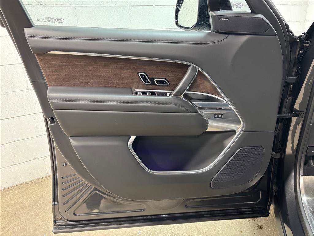 Used 2024 Land Rover Range Rover SE image 24