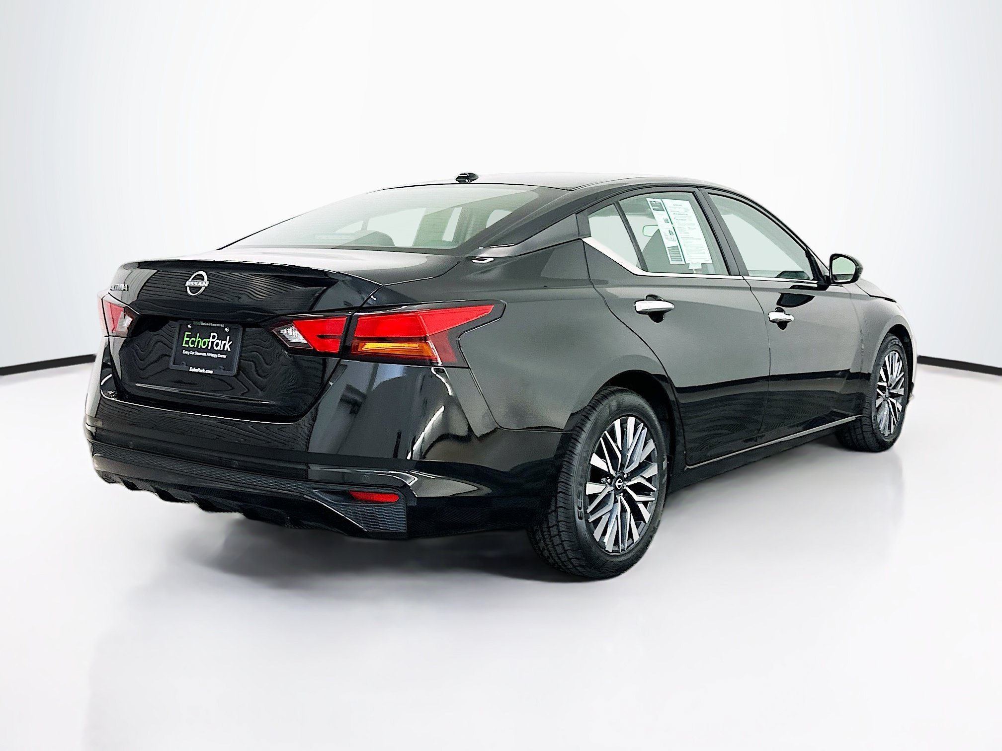 Used 2025 Nissan Altima 2.5 SV FWD image 9