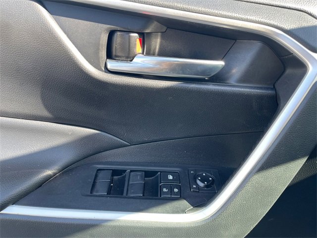 Used 2021 Toyota RAV4 XLE image 19