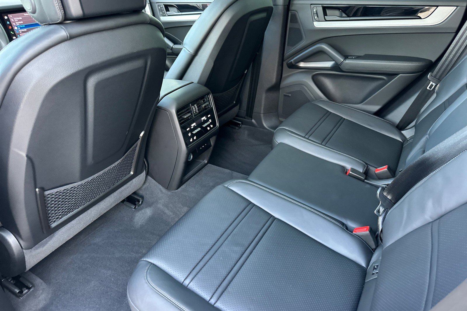 Used 2025 Porsche Cayenne image 13