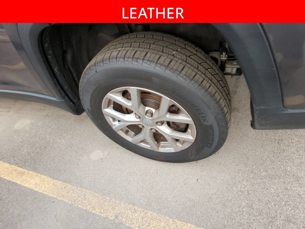 Used 2023 Jeep Grand Cherokee L Limited AWD/4WD image 5