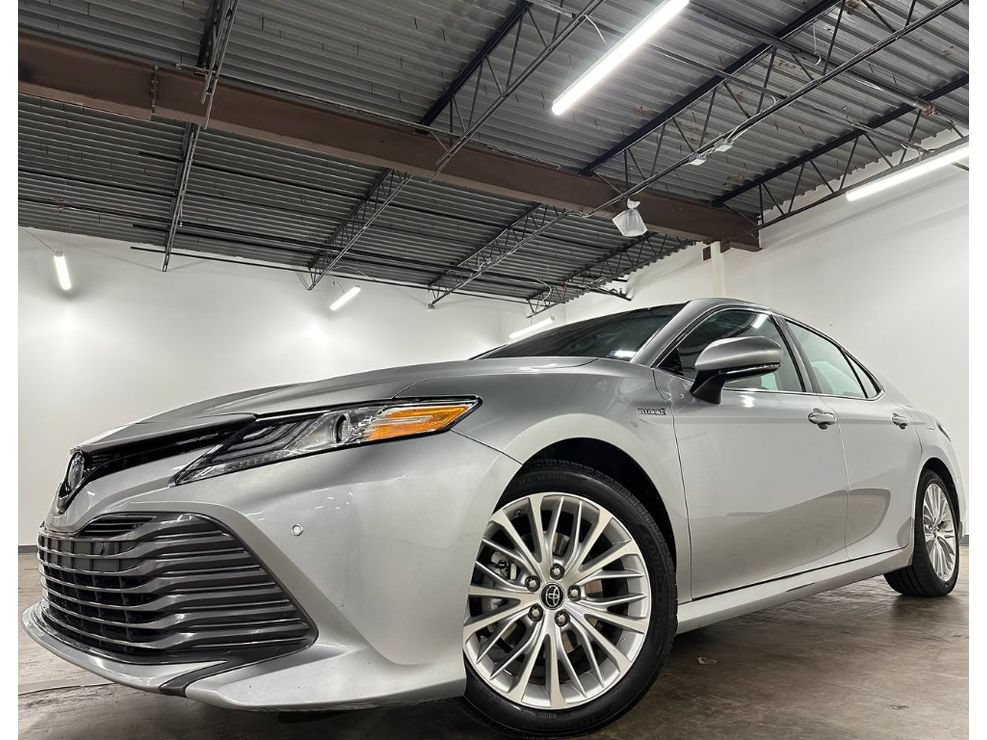 Used 2018 Toyota Camry XLE FWD image 1