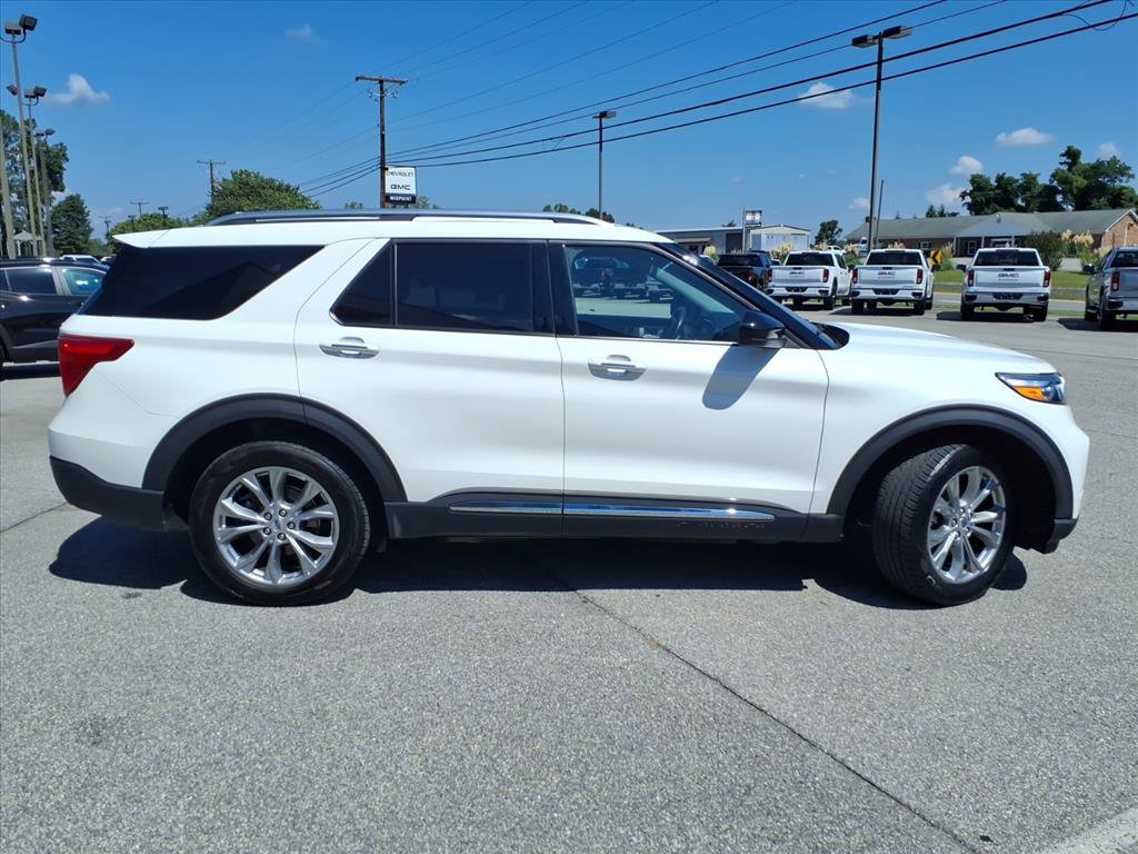 Used 2023 Ford Explorer Limited AWD/4WD image 3