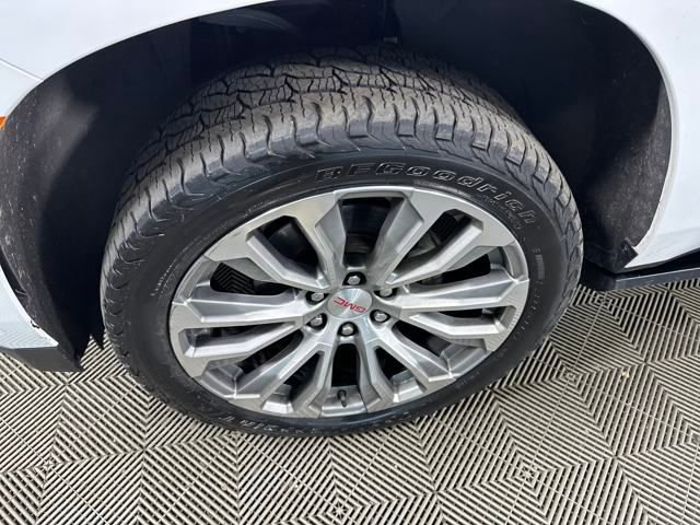 Used 2021 GMC Yukon Denali w/ Denali Premium Package image 10