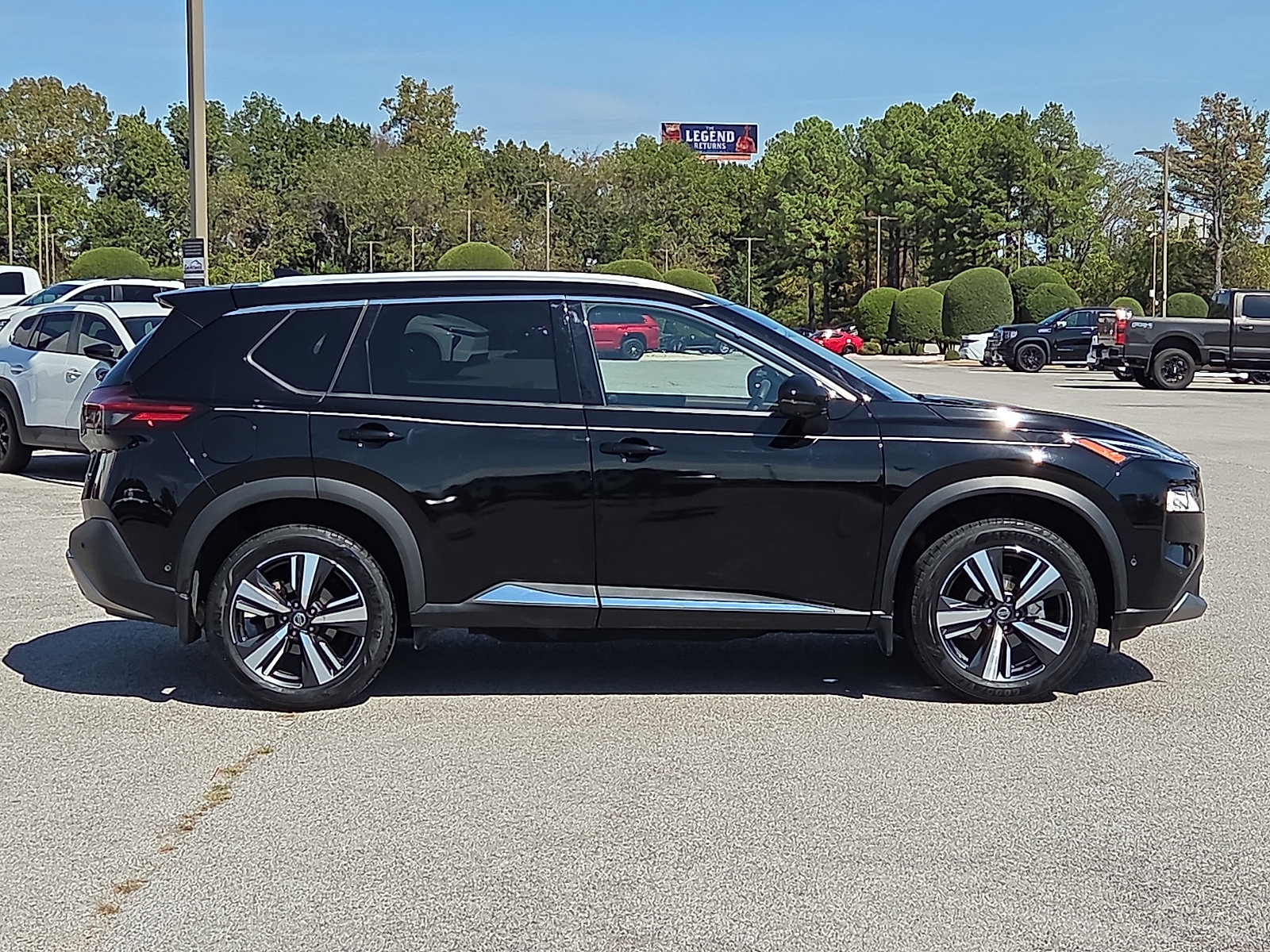 Used 2021 Nissan Rogue Platinum AWD/4WD image 6
