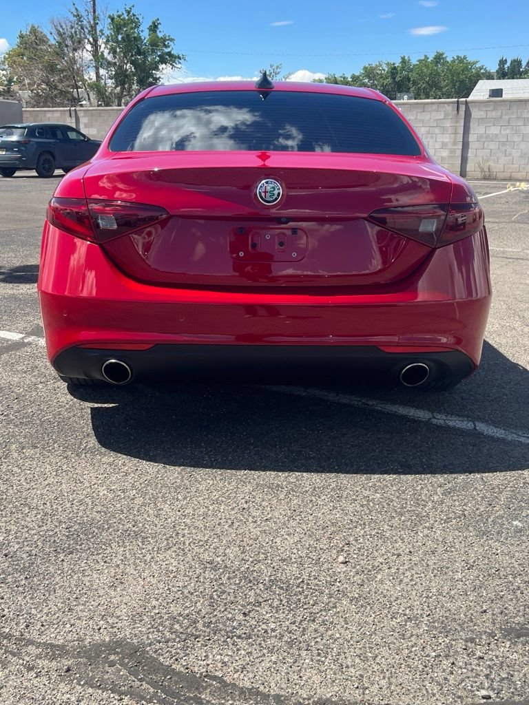 Used 2020 Alfa Romeo Giulia RWD image 3