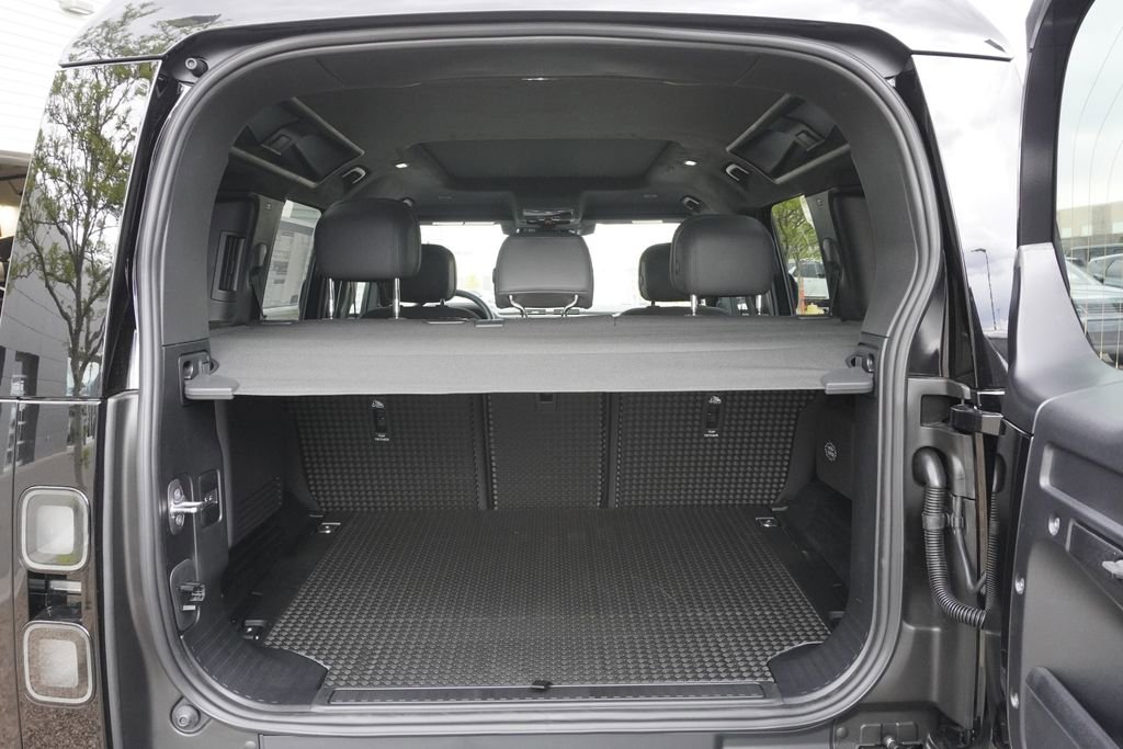 New 2026 Land Rover Defender 110 V8 image 31