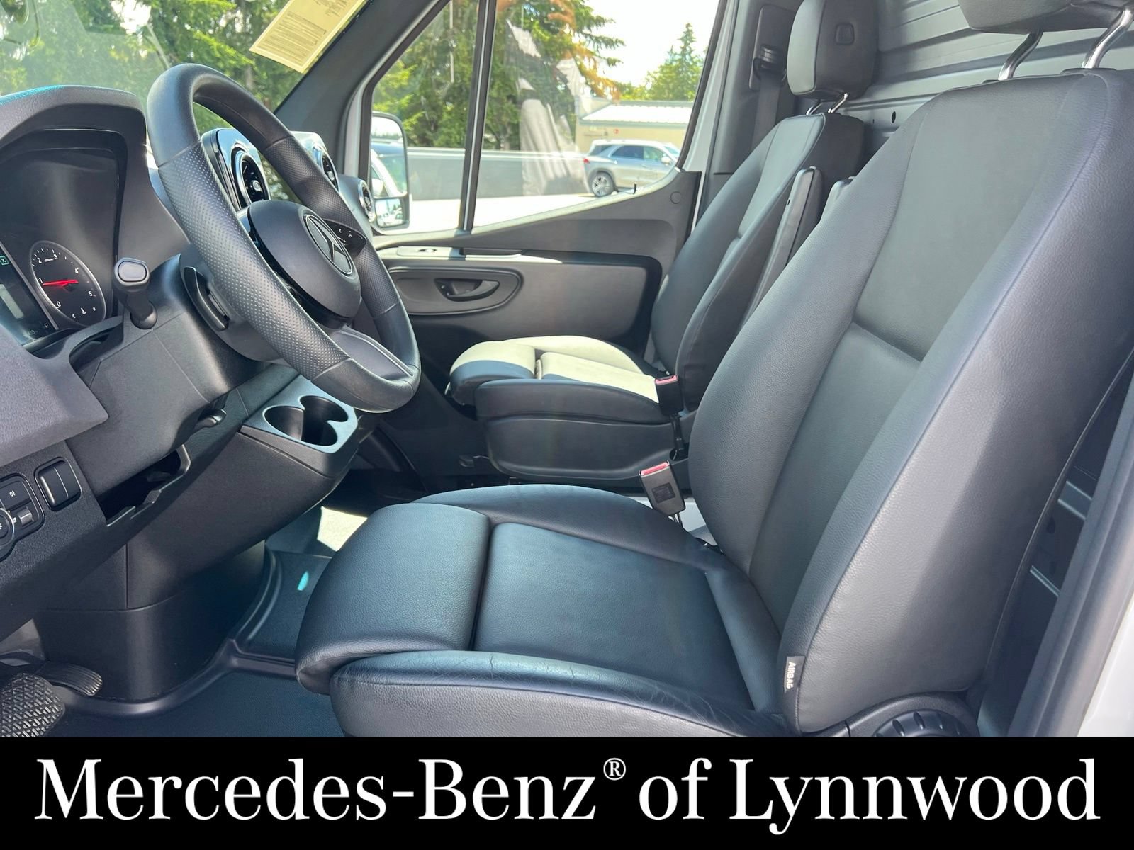 Used 2025 Mercedes-Benz Sprinter 2500 image 18