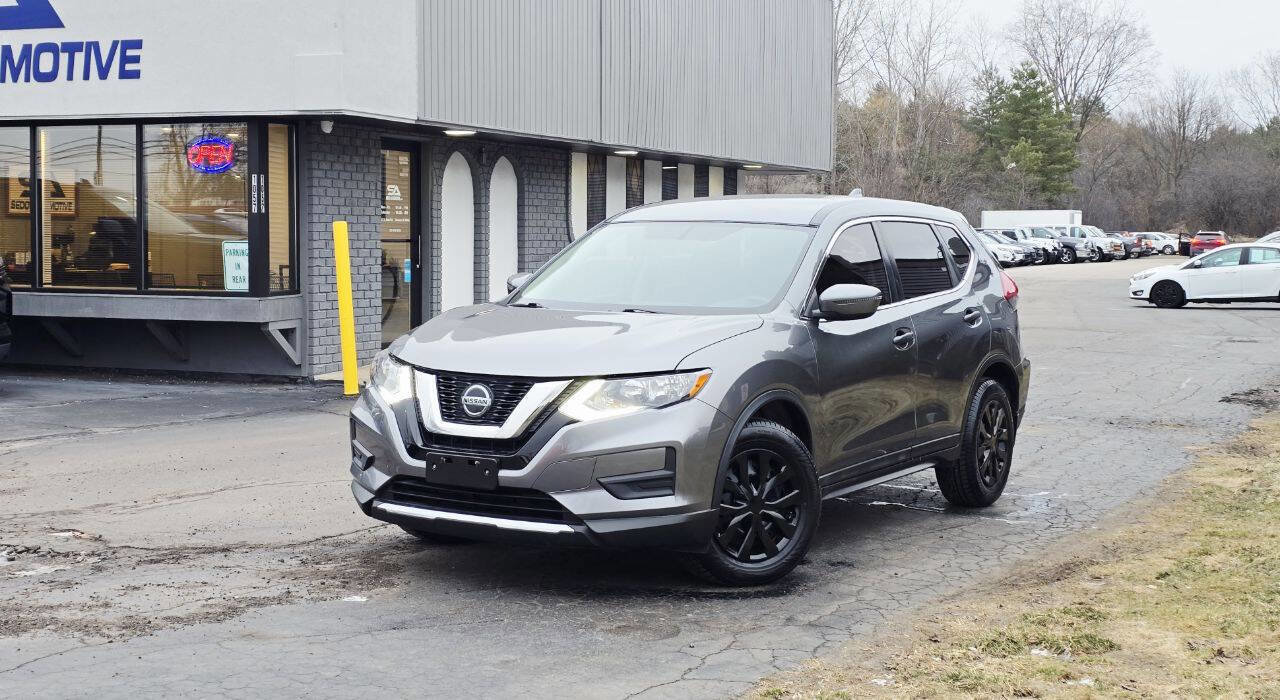 Used 2018 Nissan Rogue SV image 2