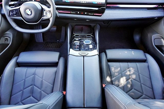 Used 2026 BMW 530i w/ Premium Package RWD image 20