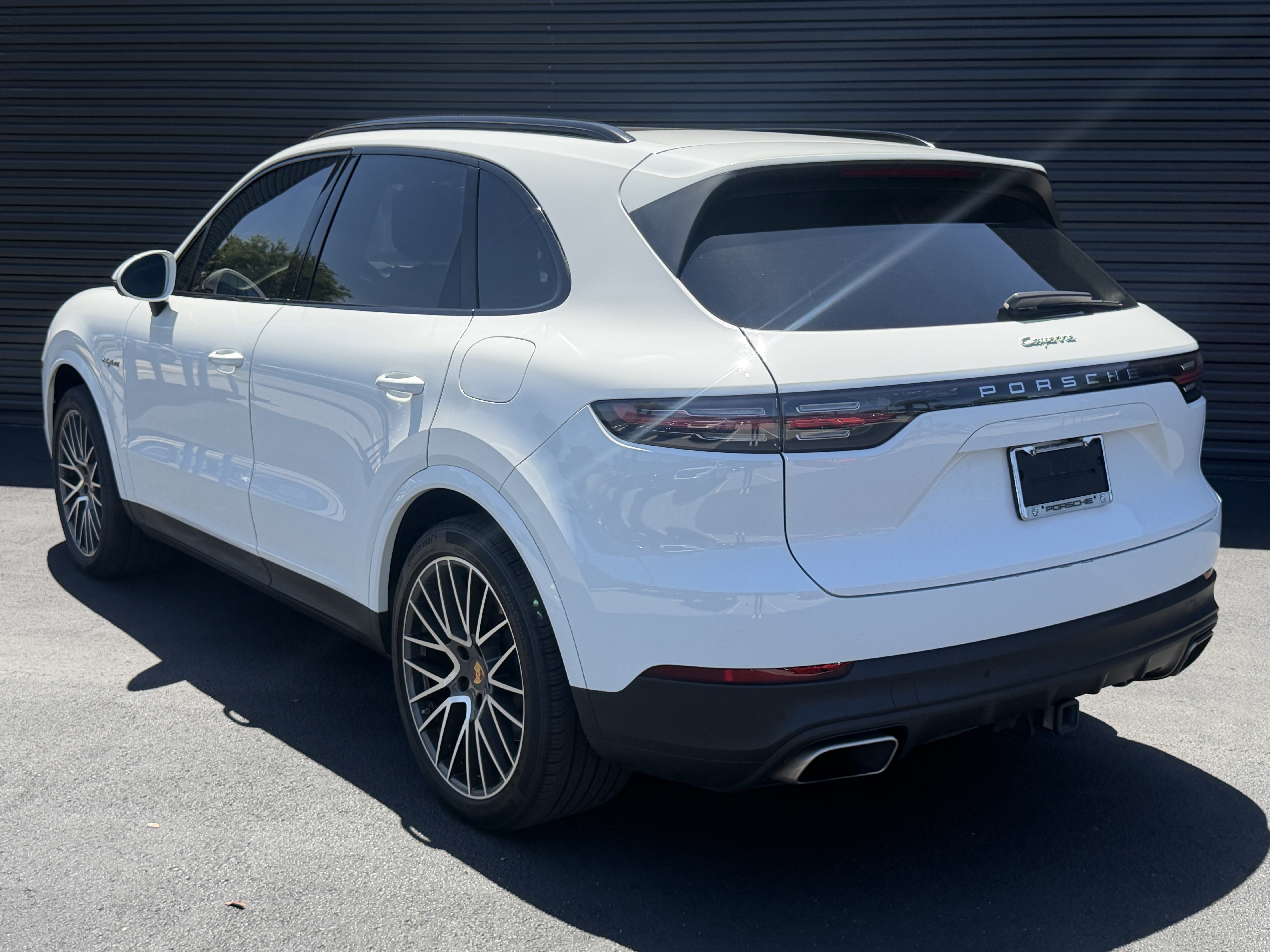 Certified 2021 Porsche Cayenne E-Hybrid AWD/4WD image 3