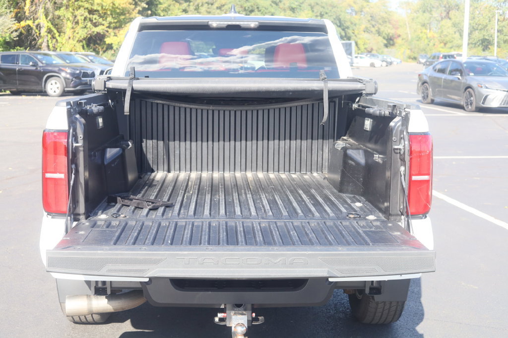 Used 2025 Toyota Tacoma SR5 AWD/4WD image 32