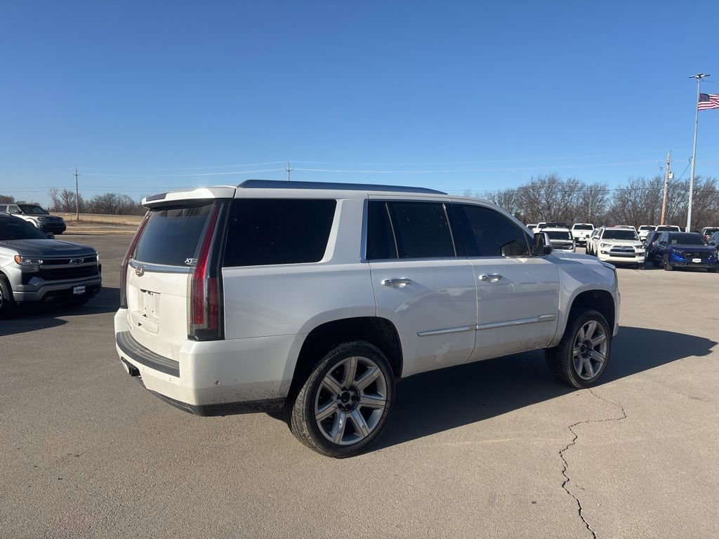Used 2020 Cadillac Escalade Premium Luxury AWD/4WD image 3
