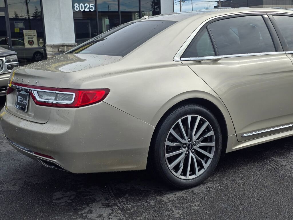 Used 2017 Lincoln Continental Select image 6