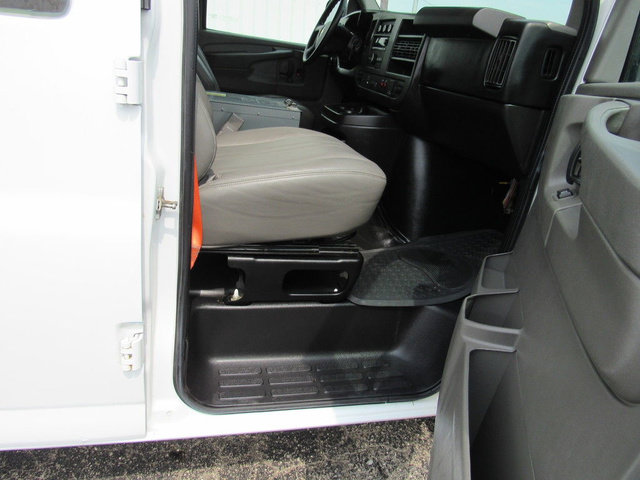 Used 2015 Chevrolet Express 2500 RWD image 13