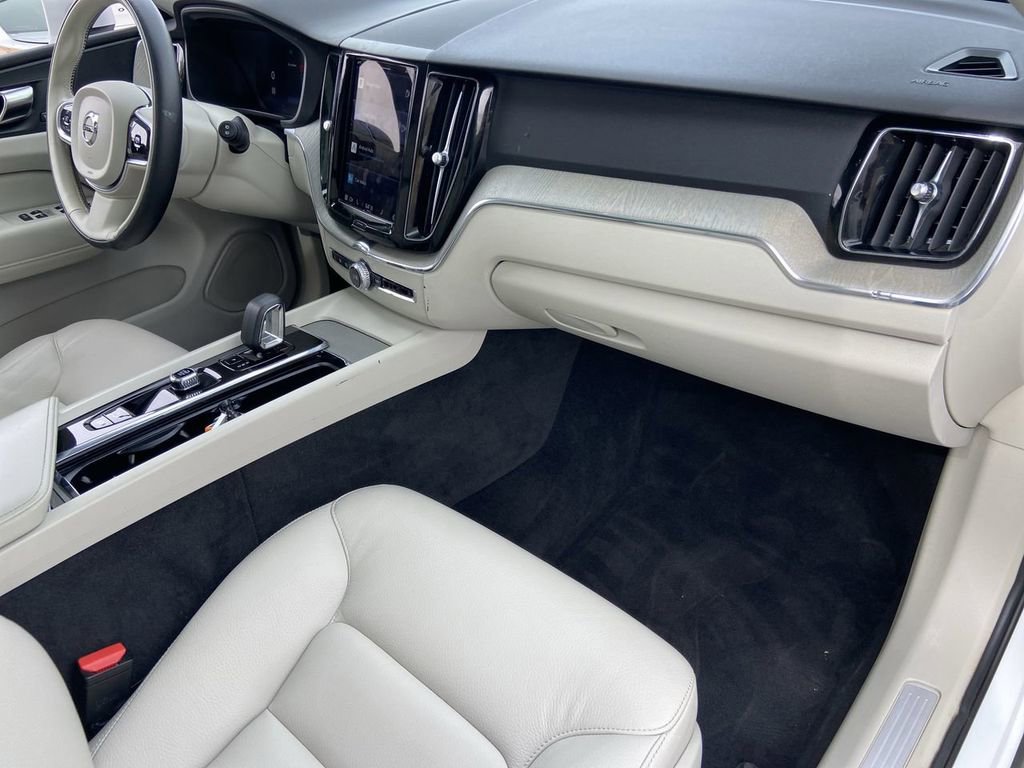 Used 2023 Volvo XC60 B5 Plus AWD/4WD image 26