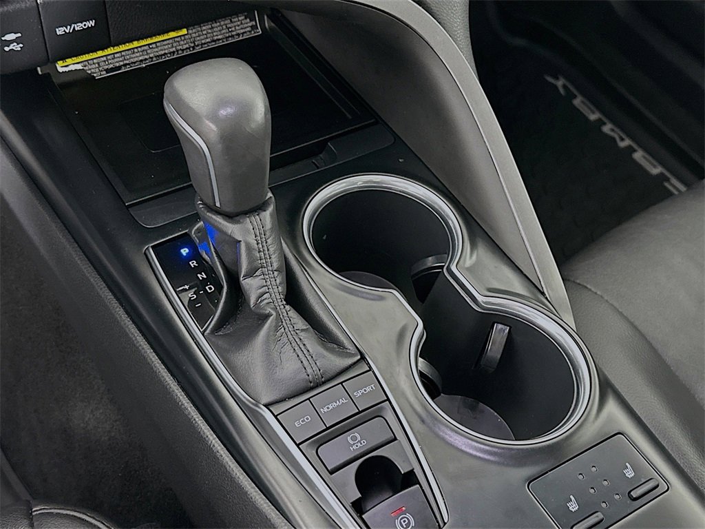 Used 2018 Toyota Camry XLE image 19