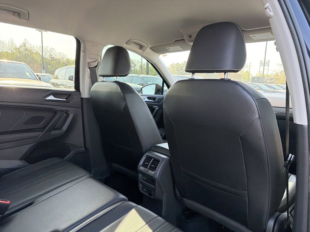Used 2023 Volkswagen Tiguan SE image 16