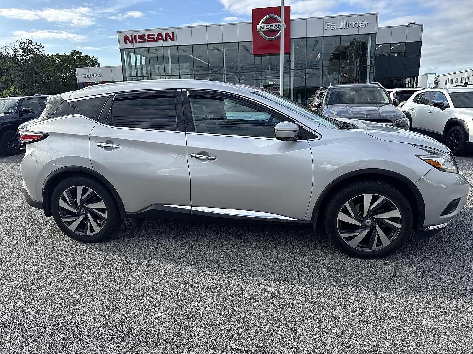 Used 2015 Nissan Murano Platinum w/ Platinum Technology Package AWD/4WD image 2
