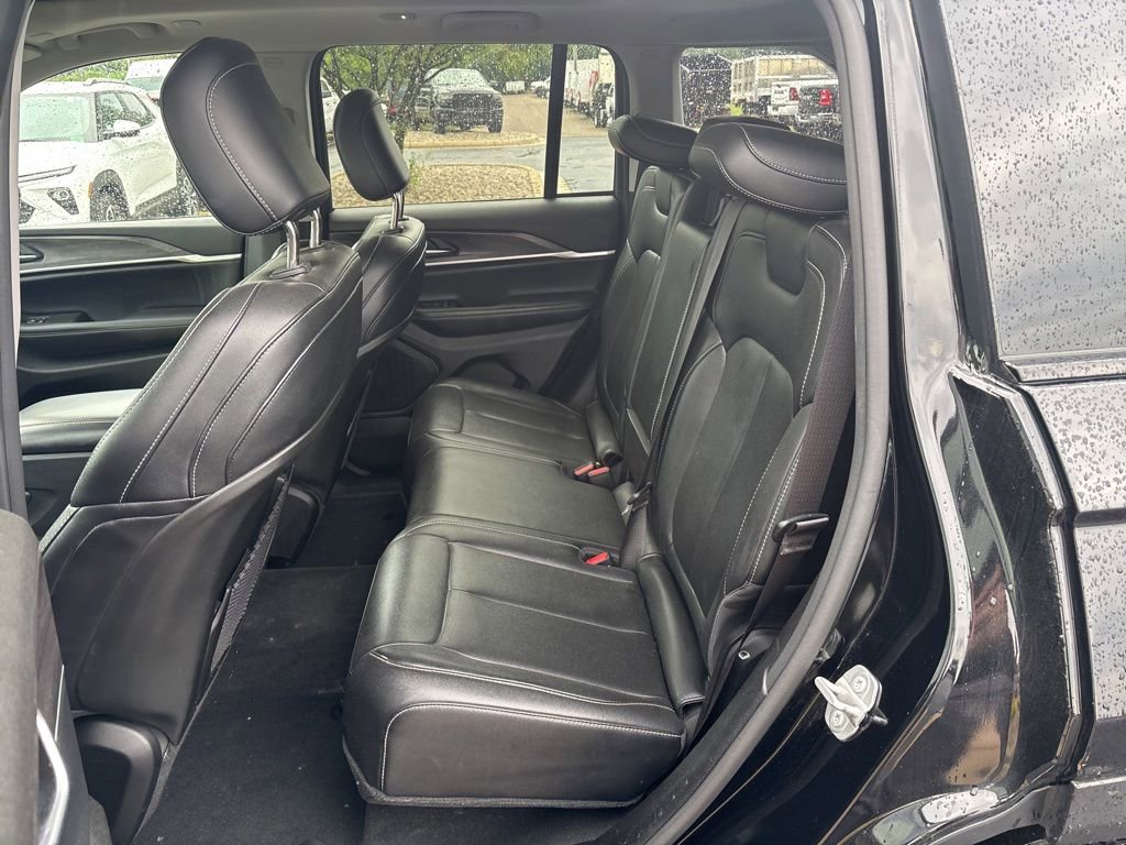 Used 2023 Jeep Grand Cherokee Limited AWD/4WD image 9