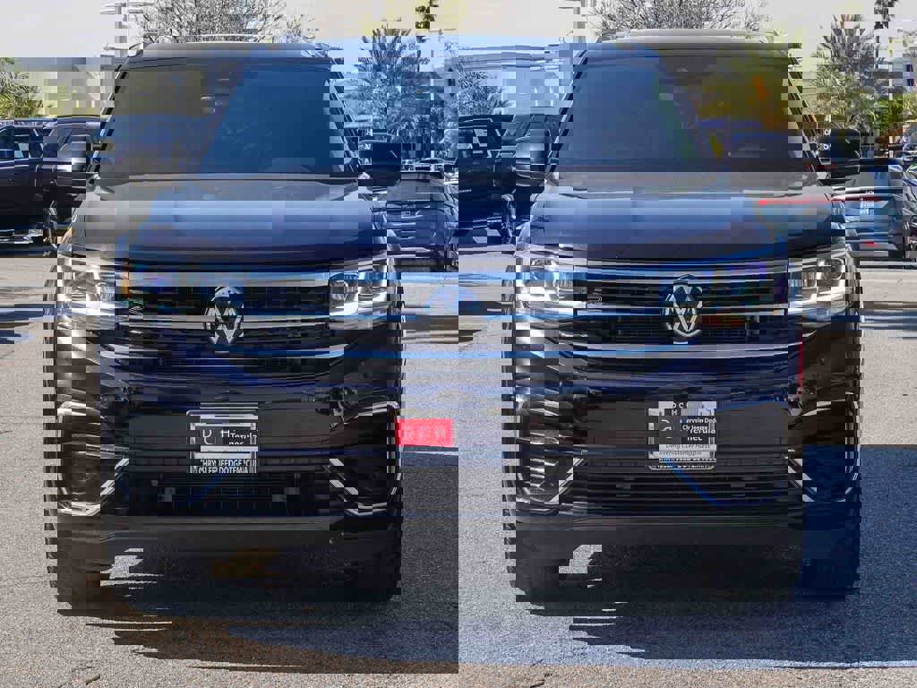 Used 2022 Volkswagen Atlas Cross Sport SEL R-Line image 2