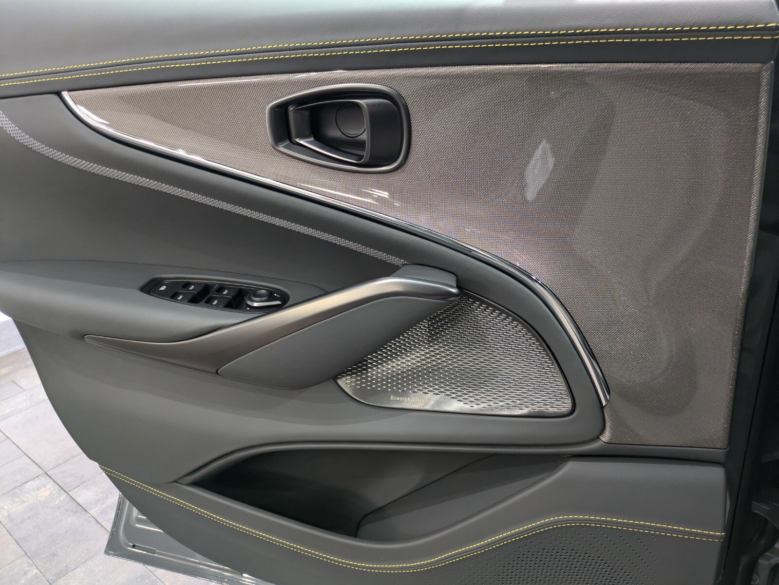 Used 2025 Aston Martin DBX 707 image 16