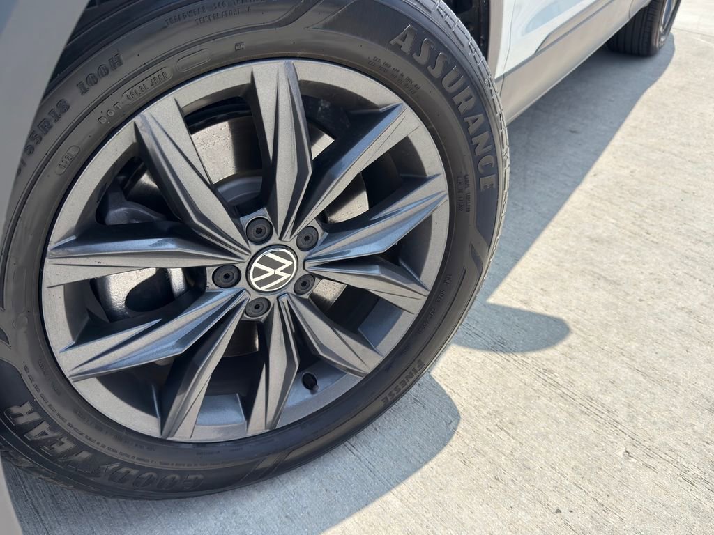 Used 2023 Volkswagen Tiguan SE FWD image 4