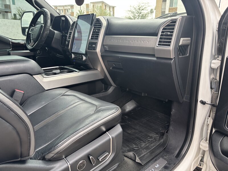 Used 2017 Ford F250 Platinum w/ Platinum Ultimate Package AWD/4WD image 28