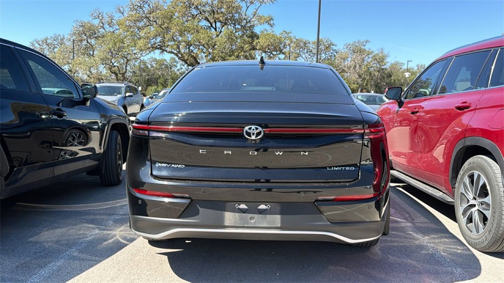 Used 2024 Toyota Crown Limited image 6