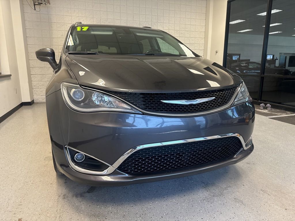 Used 2017 Chrysler Pacifica Touring-L Plus FWD image 39
