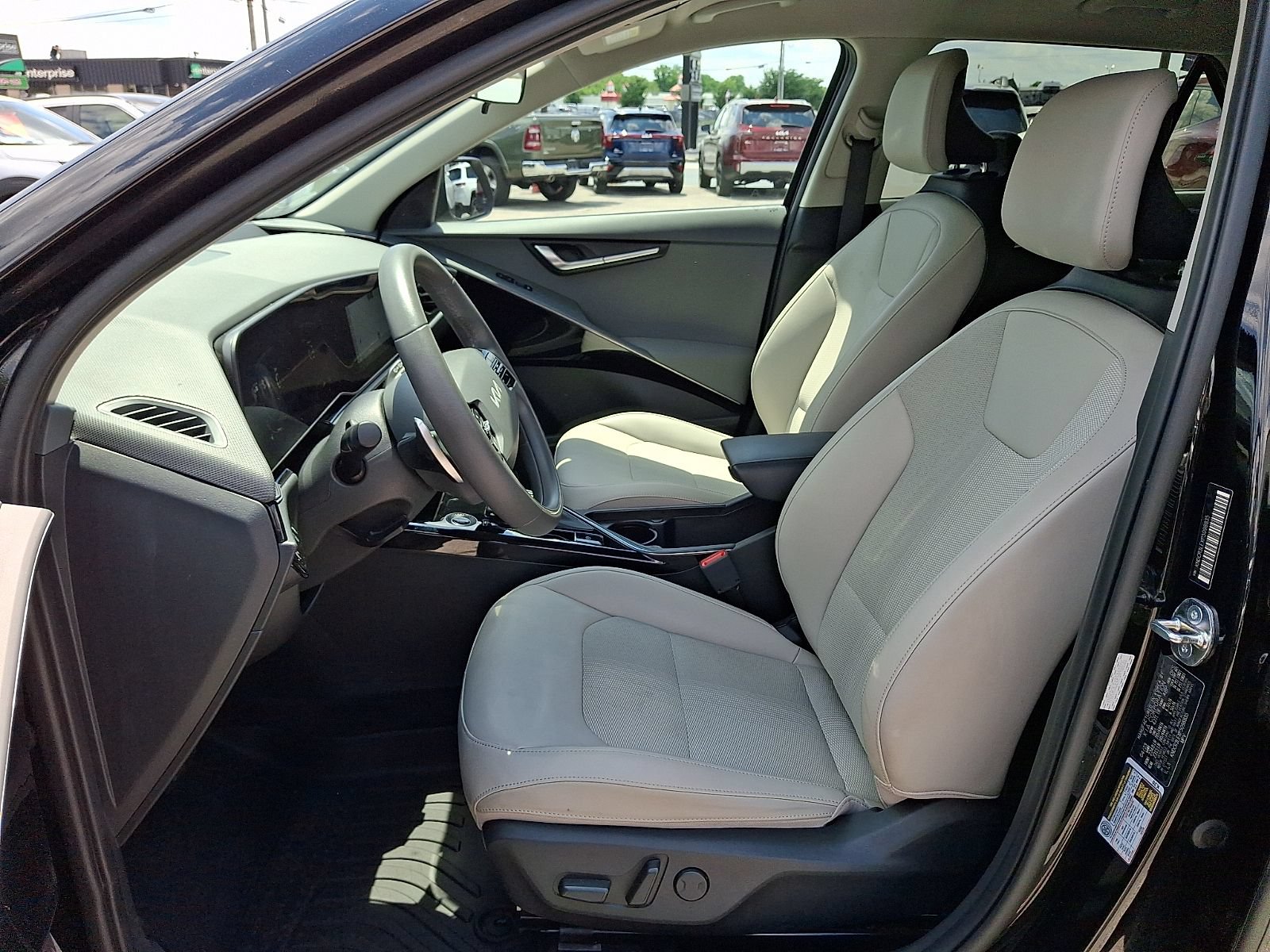 Used 2023 Kia Niro EX FWD image 14