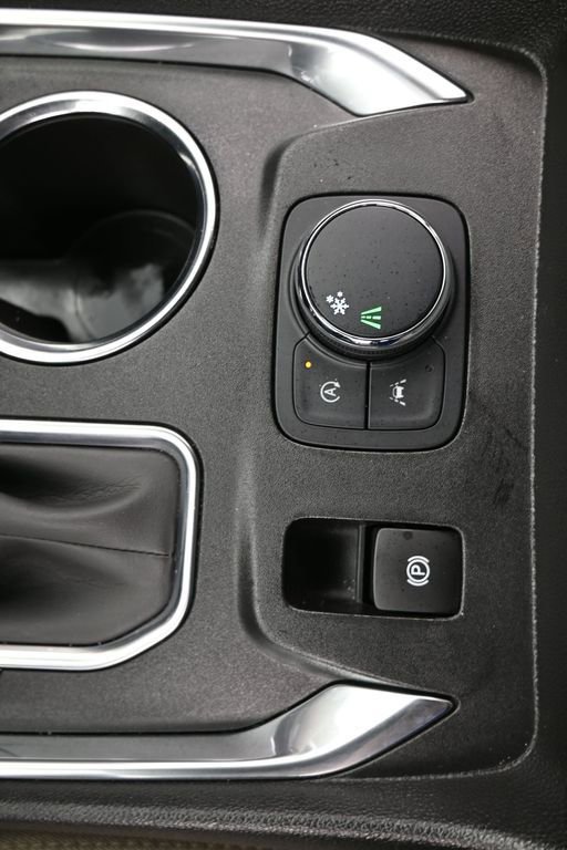 Used 2022 Chevrolet Traverse LS image 25