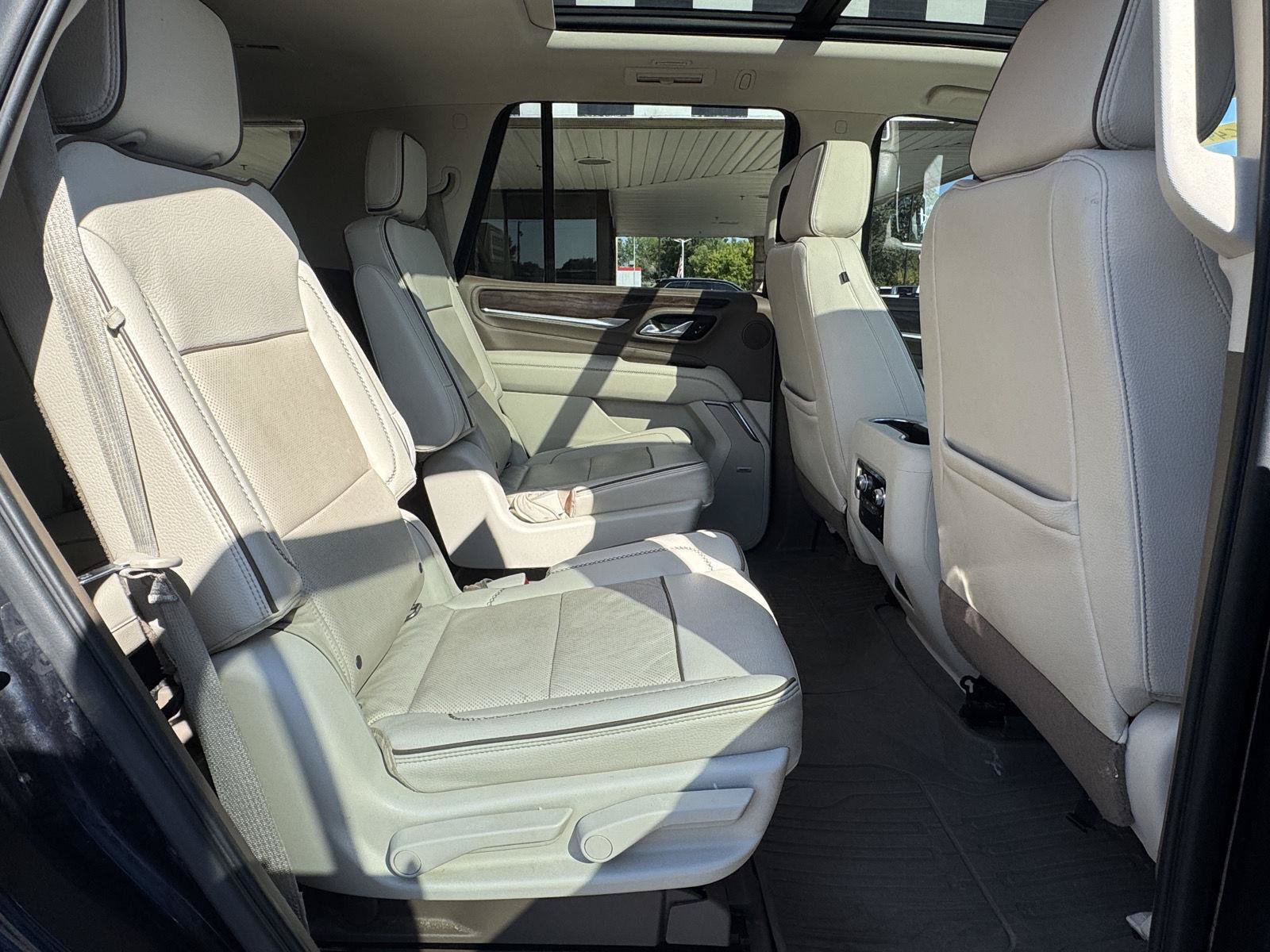 Used 2021 GMC Yukon Denali w/ Denali Premium Package AWD/4WD image 30