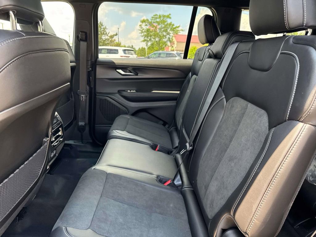 New 2025 Jeep Grand Cherokee L Altitude image 12