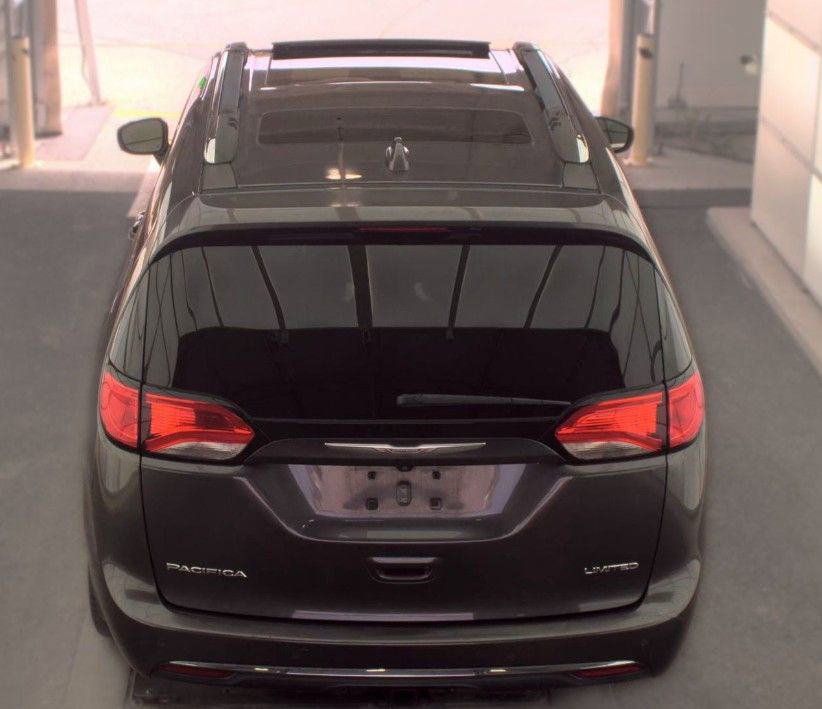 Used 2017 Chrysler Pacifica Limited FWD image 10