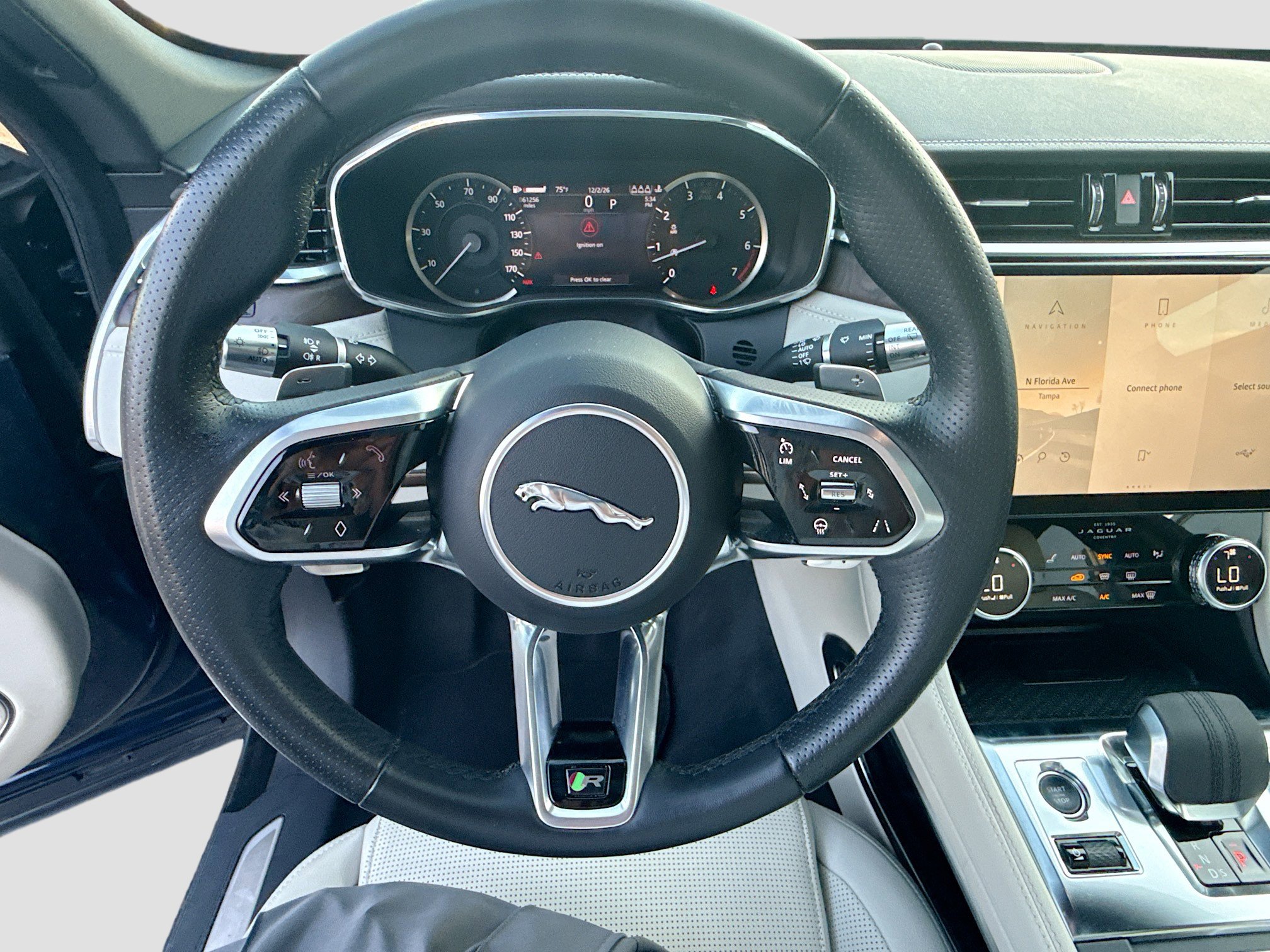 Used 2023 Jaguar F-PACE R-Dynamic S image 39