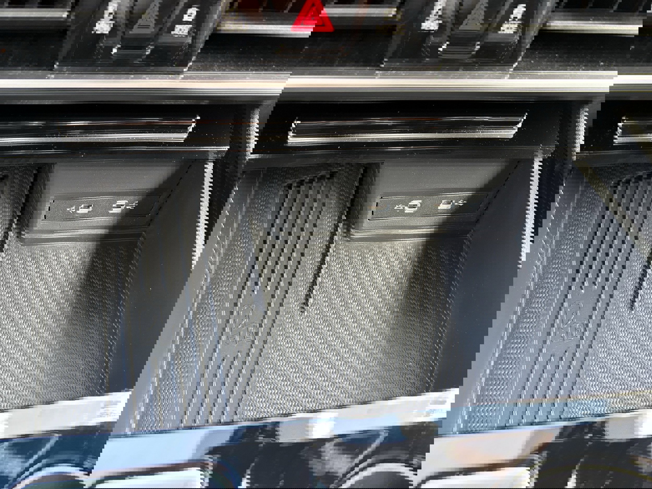 Used 2025 Volkswagen Atlas Cross Sport SEL R-Line image 22