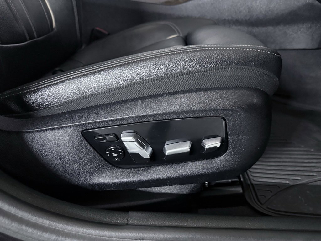 Used 2017 BMW 540i xDrive image 28