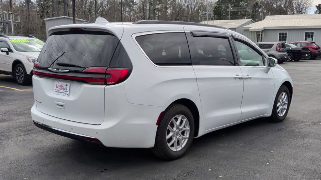 Used 2022 Chrysler Pacifica Touring-L image 8