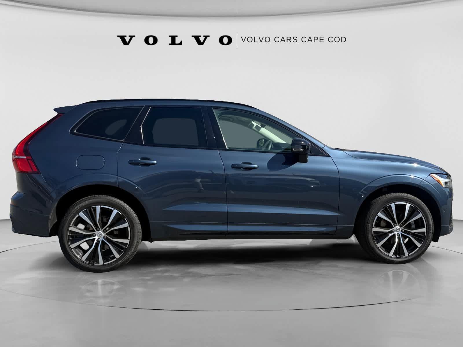 Used 2024 Volvo XC60 B5 Plus w/ Climate Package AWD/4WD image 8
