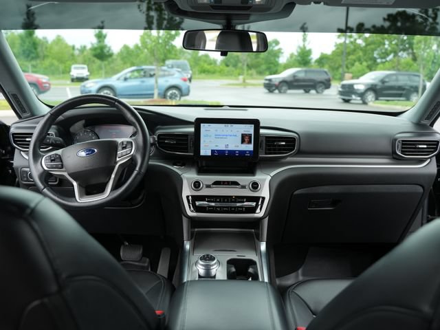 Used 2022 Ford Explorer XLT w/ Equipment Group 202A RWD image 27