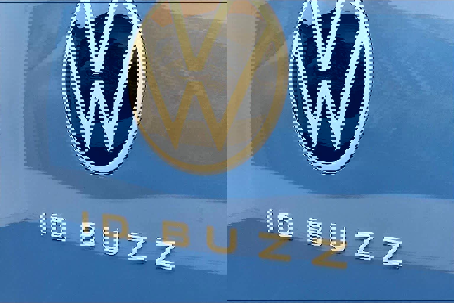 Used 2025 Volkswagen ID. Buzz 1st Edition image 32