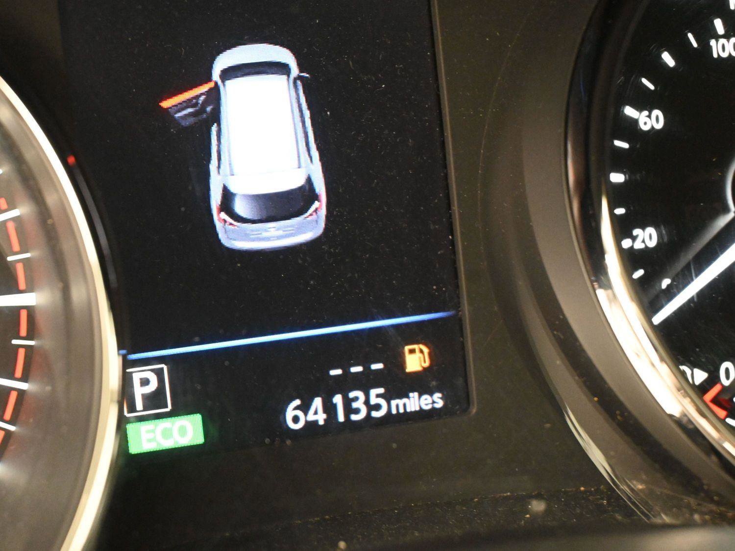 Used 2018 Nissan Rogue SV image 3