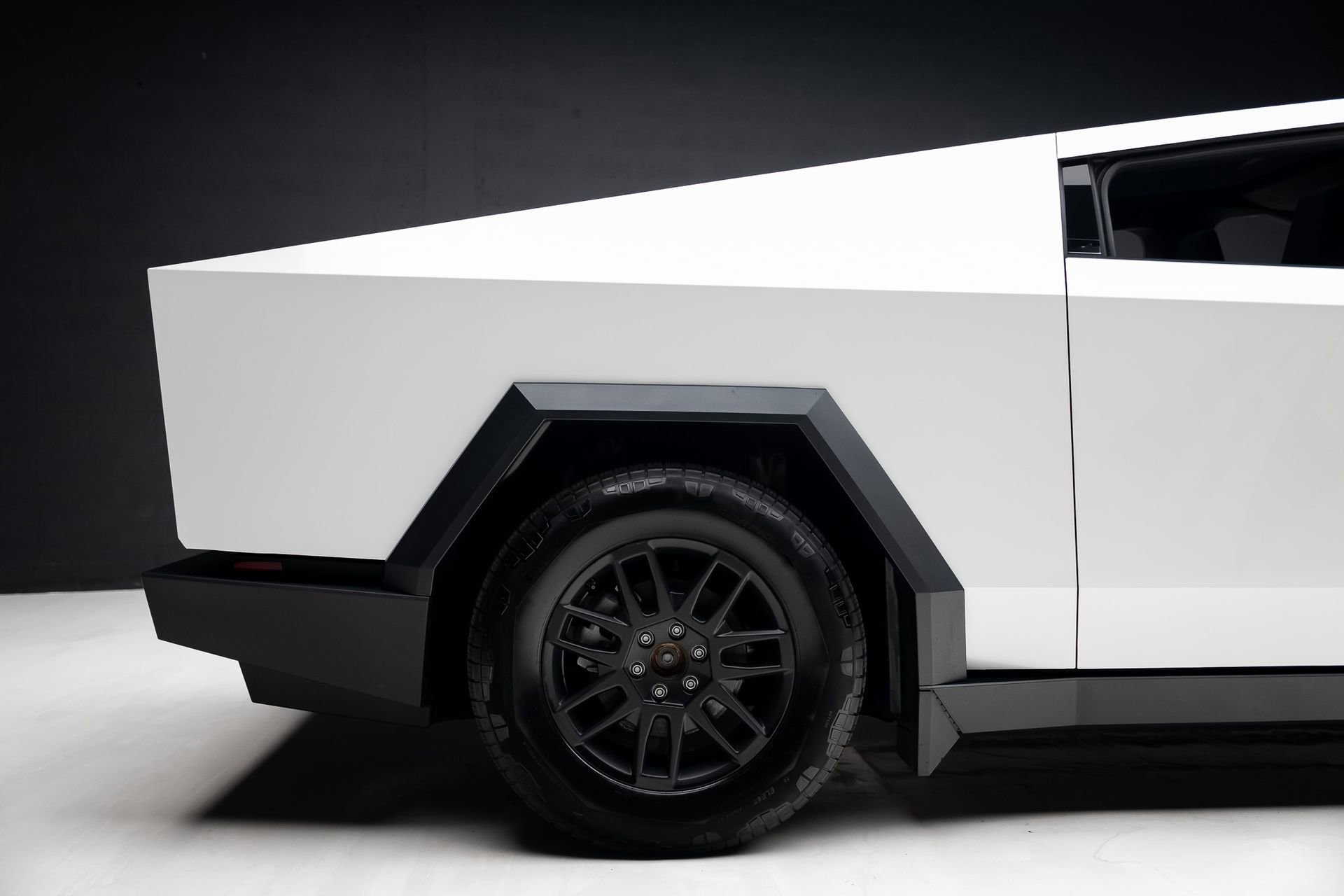 Used 2025 Tesla Cybertruck Cyberbeast AWD/4WD image 30