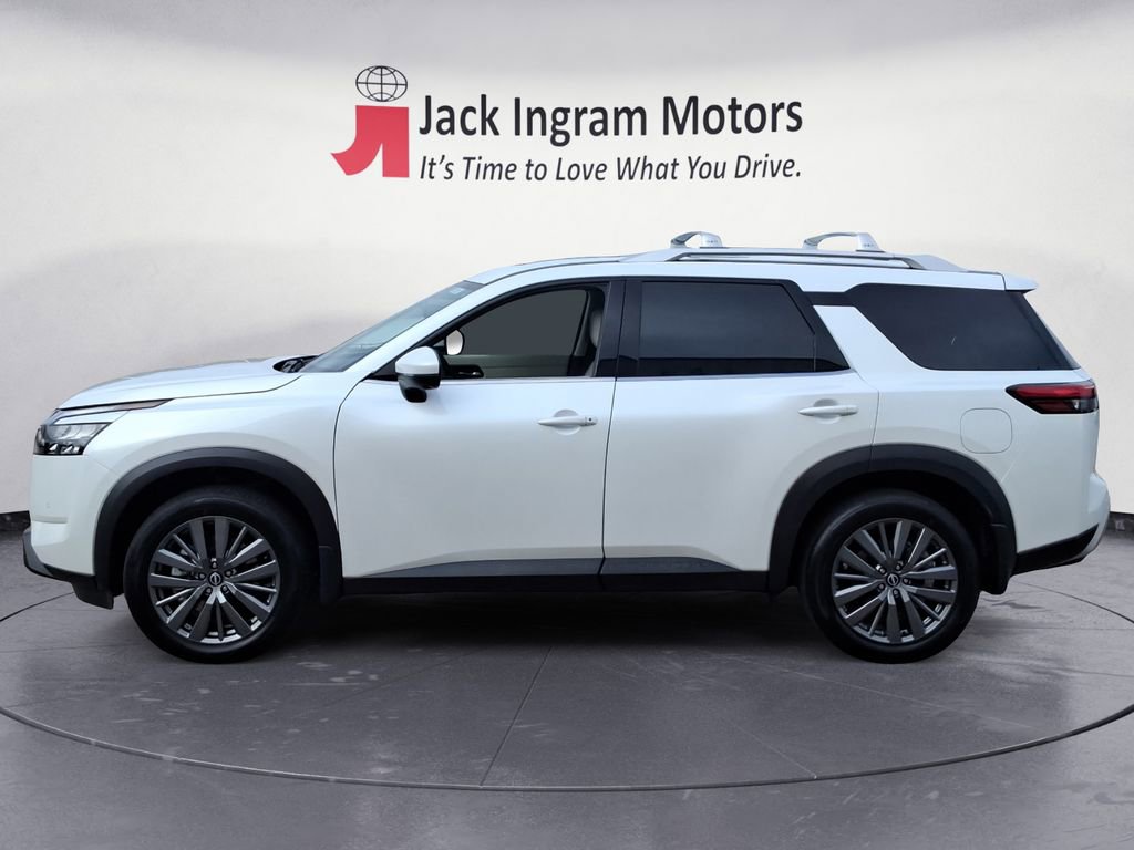 New 2025 Nissan Pathfinder SL image 2