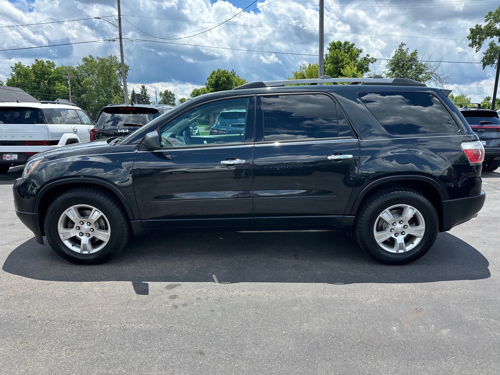 Used 2011 GMC Acadia SL w/ Preferred Package FWD image 2