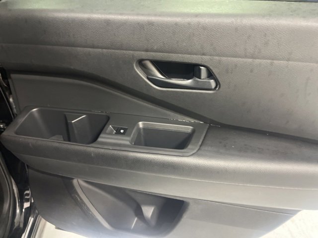 Used 2023 Nissan Pathfinder S image 23