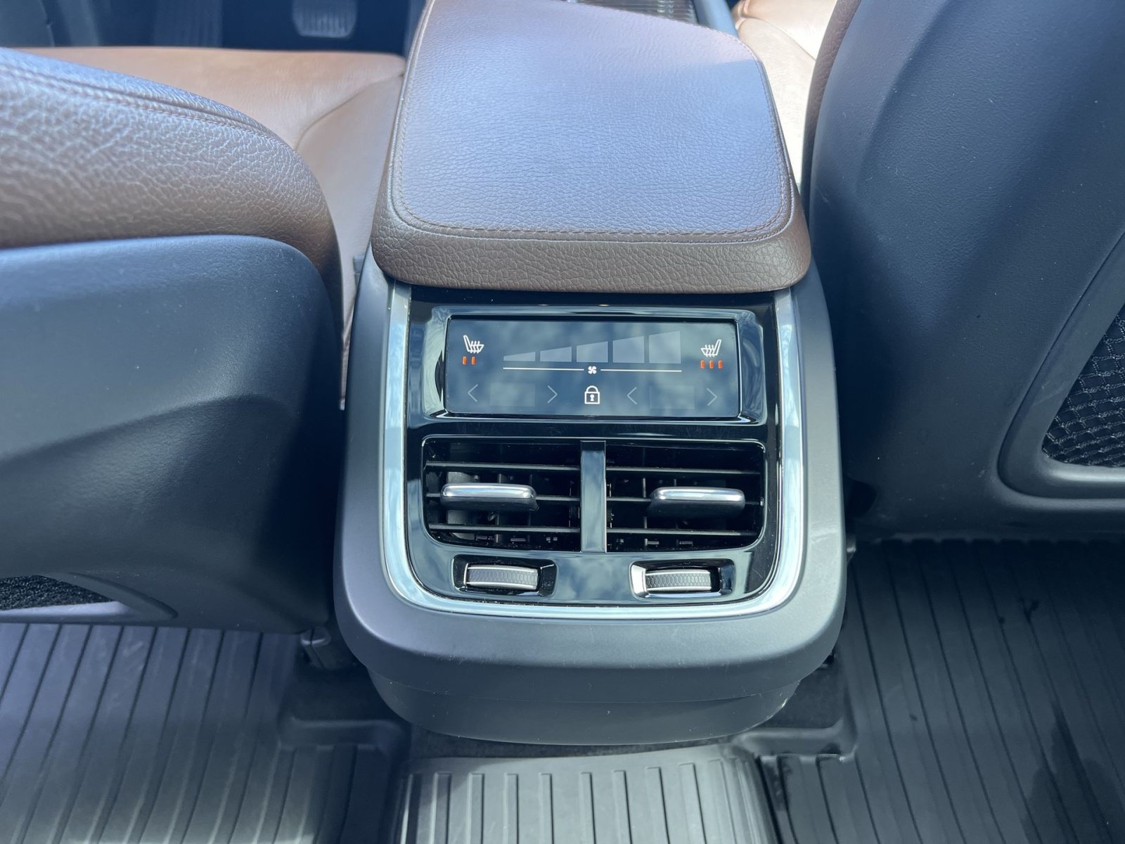 Used 2019 Volvo XC90 T6 Momentum w/ Advanced Package AWD/4WD image 23