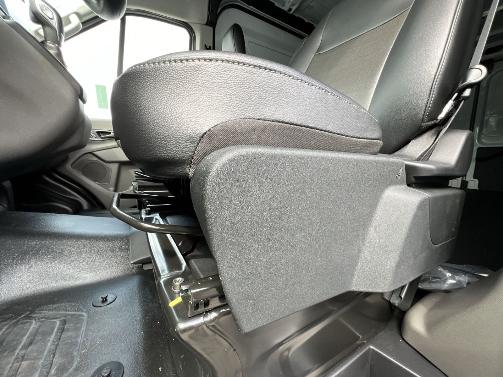 New 2026 Ford Transit 250 148 Medium Roof RWD image 22
